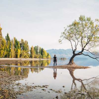 新西兰 |箭镇瓦纳卡一日精华小团游：  准备好参加从皇后镇出发的小团游，探索箭镇和瓦纳卡的精华景点吧！沿途欣赏壮丽景色，聆听当地故事，更有专业导游为您讲解。